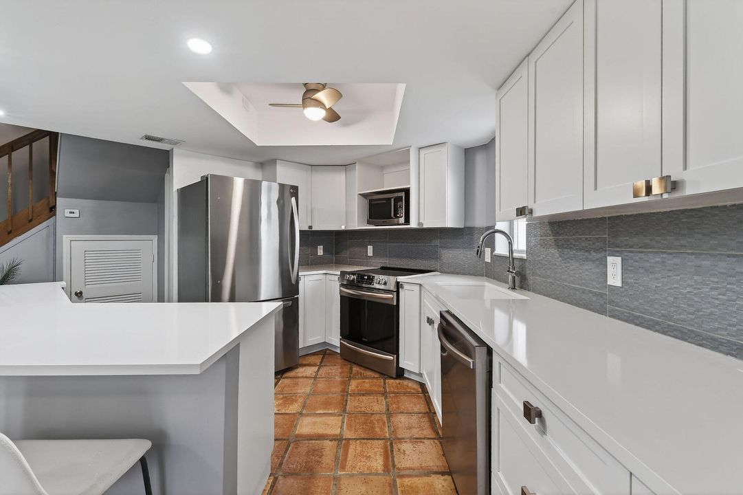 For Sale: $550,000 (2 beds, 2 baths, 1250 Square Feet)