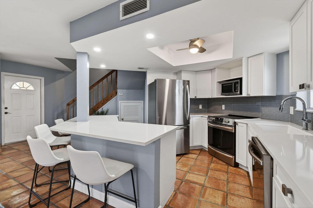 For Sale: $550,000 (2 beds, 2 baths, 1250 Square Feet)