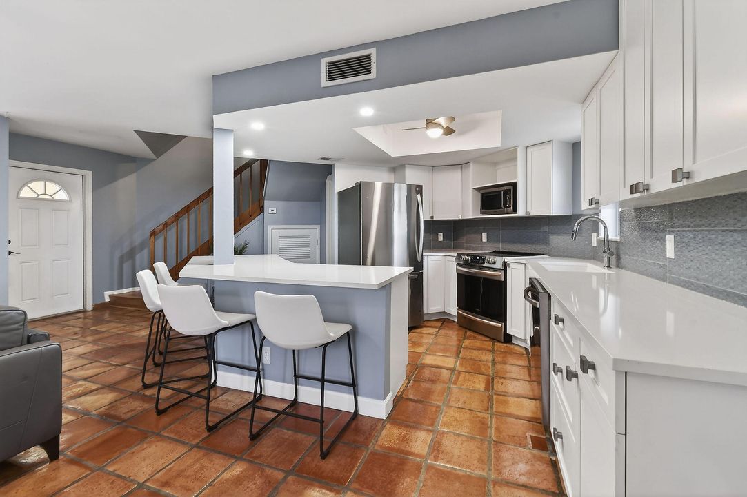 For Sale: $550,000 (2 beds, 2 baths, 1250 Square Feet)
