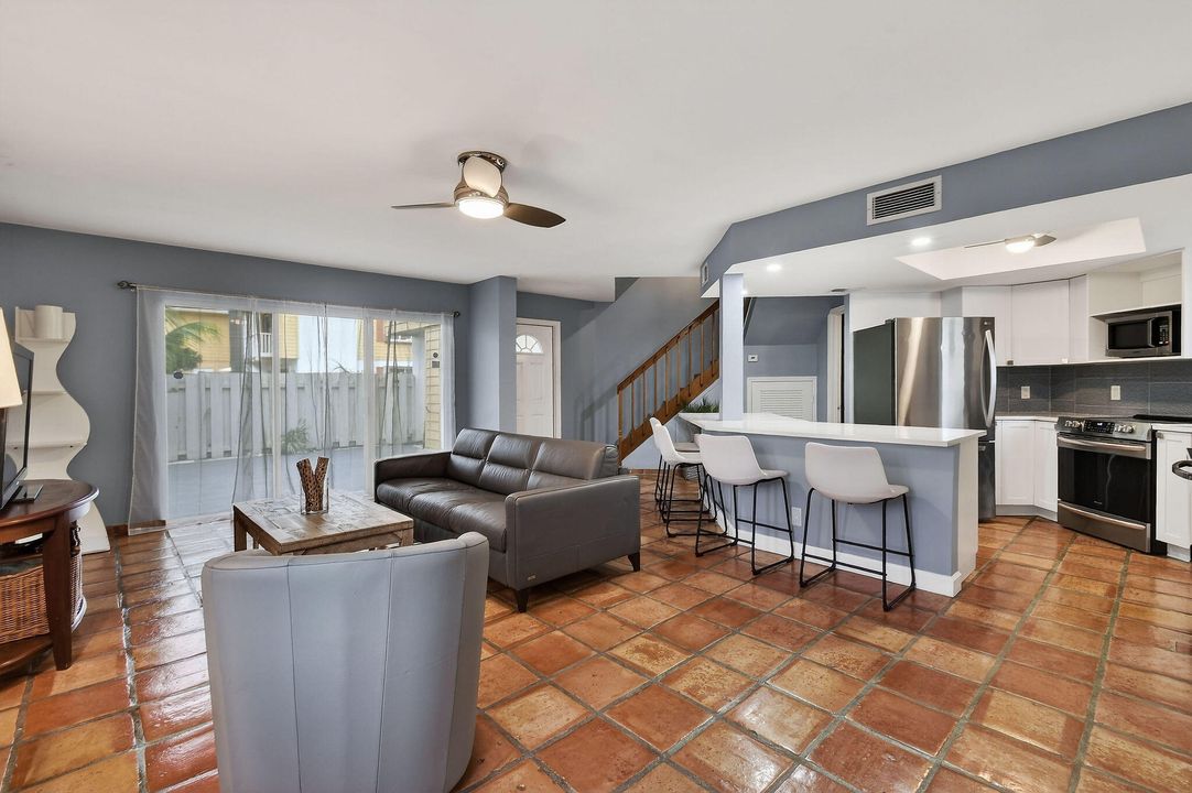 For Sale: $550,000 (2 beds, 2 baths, 1250 Square Feet)