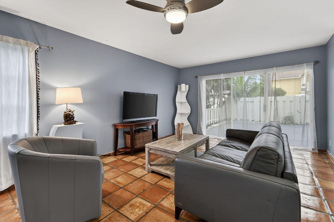 For Sale: $550,000 (2 beds, 2 baths, 1250 Square Feet)