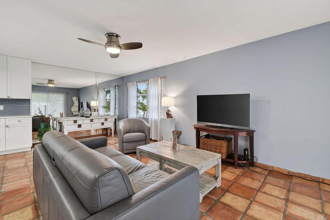 For Sale: $550,000 (2 beds, 2 baths, 1250 Square Feet)