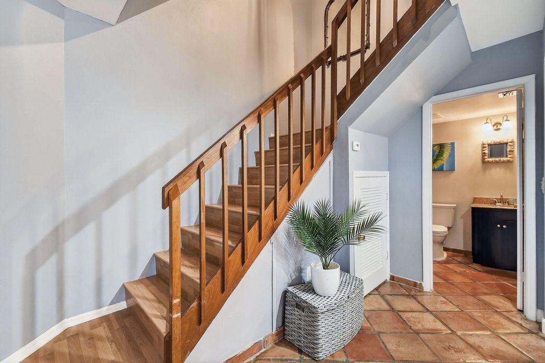 For Sale: $550,000 (2 beds, 2 baths, 1250 Square Feet)