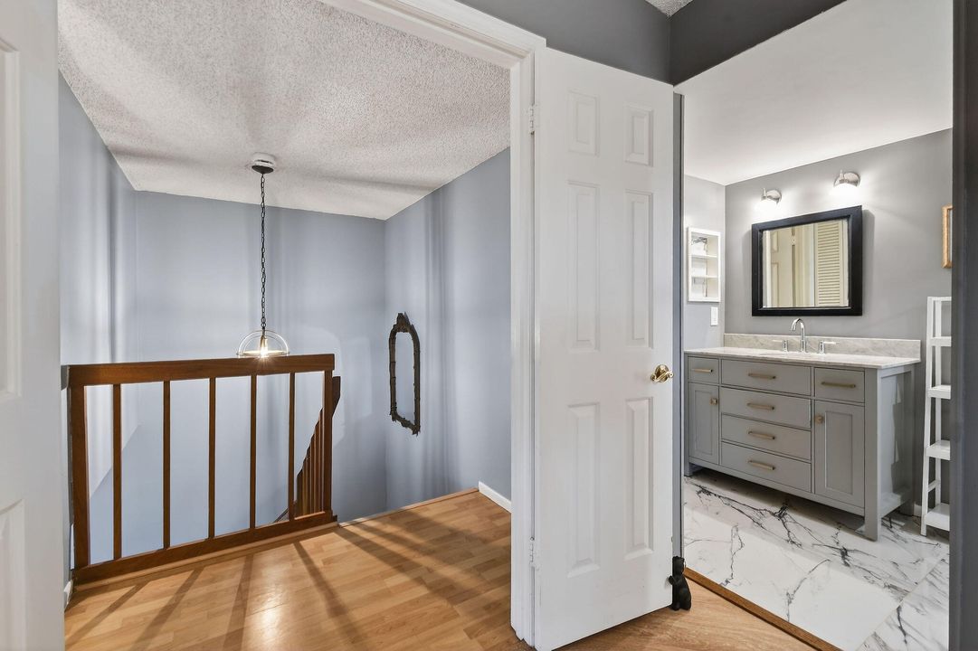 For Sale: $550,000 (2 beds, 2 baths, 1250 Square Feet)