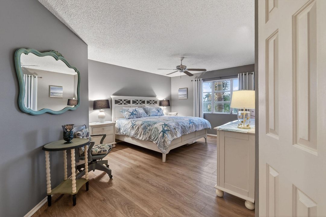 For Sale: $550,000 (2 beds, 2 baths, 1250 Square Feet)