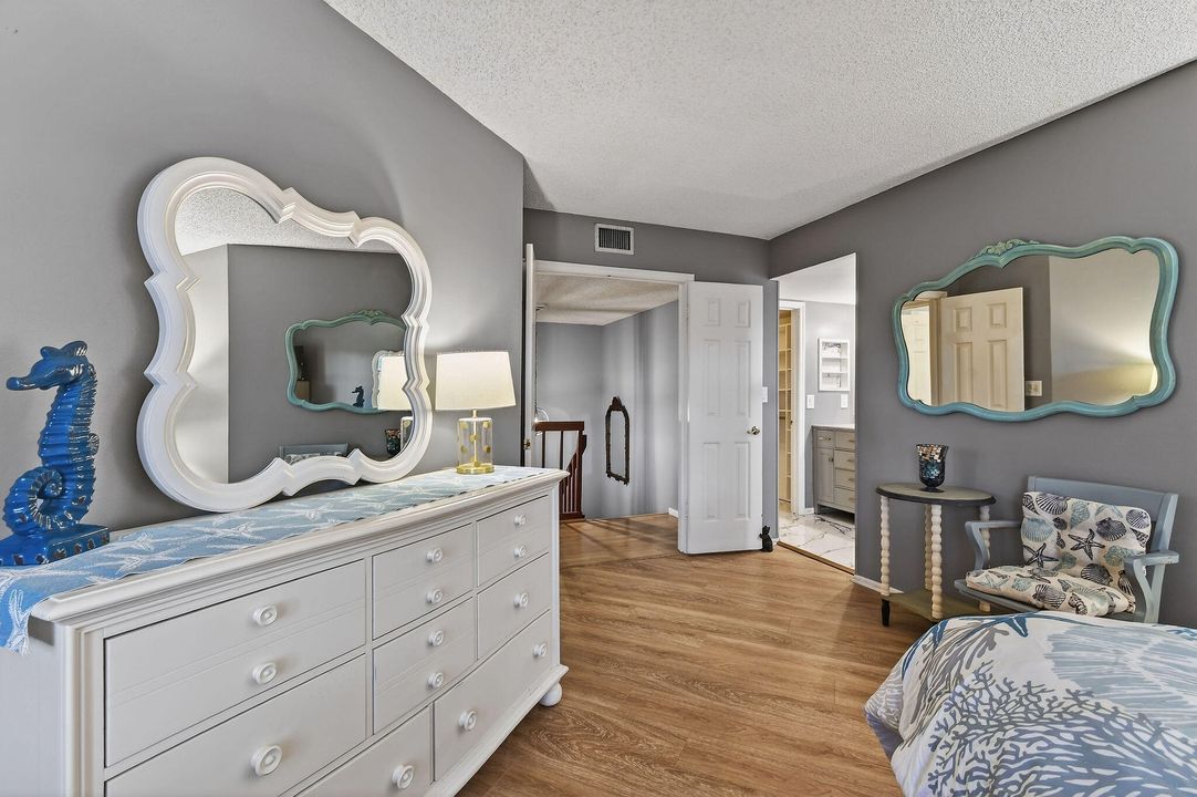 For Sale: $550,000 (2 beds, 2 baths, 1250 Square Feet)