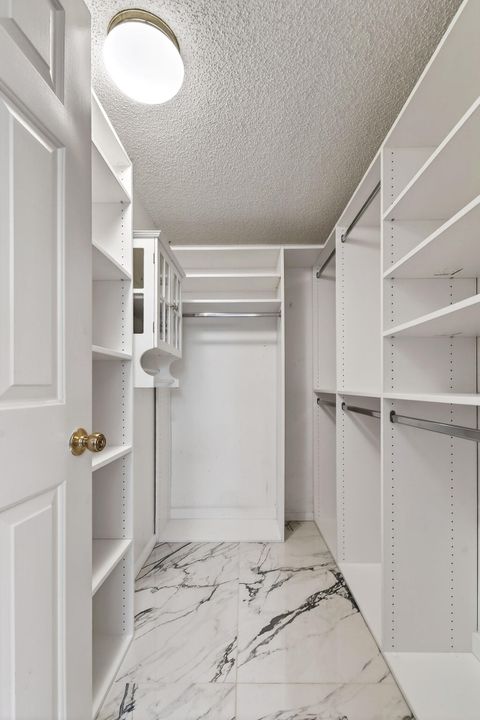 For Sale: $550,000 (2 beds, 2 baths, 1250 Square Feet)