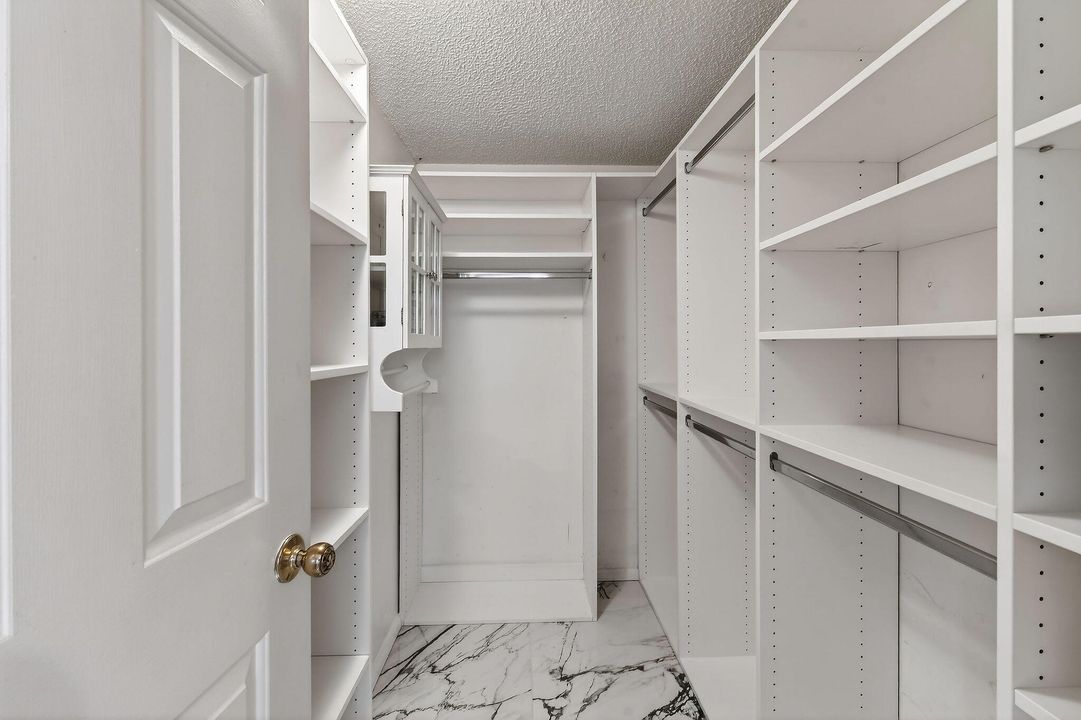 For Sale: $550,000 (2 beds, 2 baths, 1250 Square Feet)