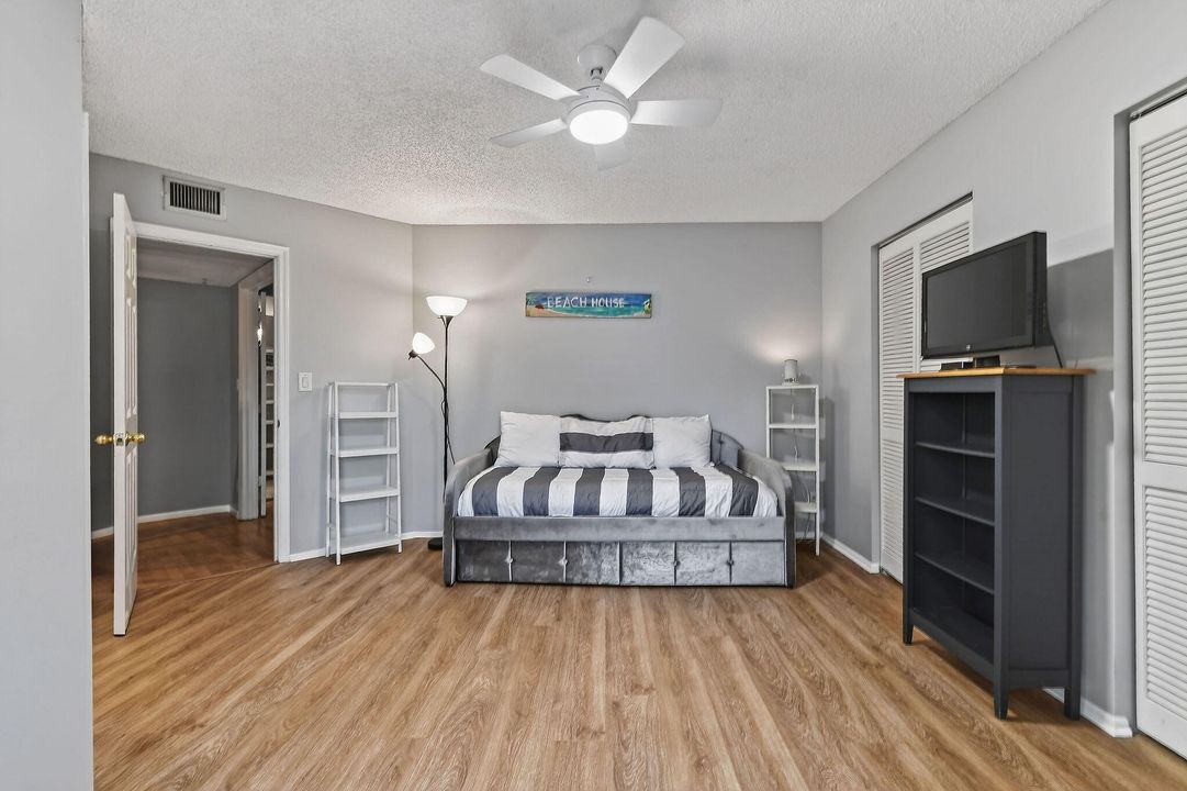 For Sale: $550,000 (2 beds, 2 baths, 1250 Square Feet)