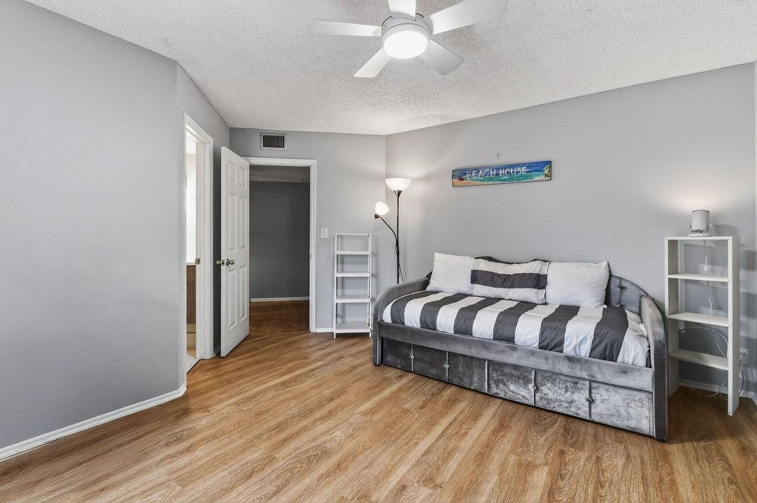 For Sale: $550,000 (2 beds, 2 baths, 1250 Square Feet)