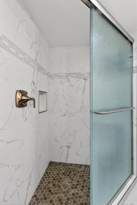 For Sale: $550,000 (2 beds, 2 baths, 1250 Square Feet)