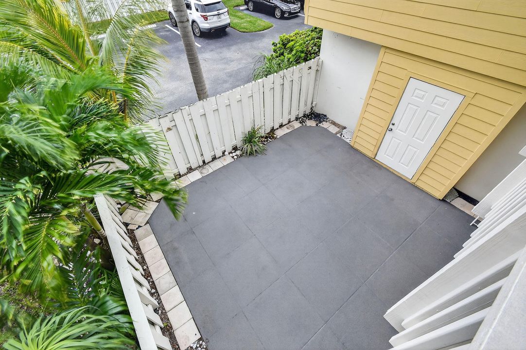 For Sale: $550,000 (2 beds, 2 baths, 1250 Square Feet)