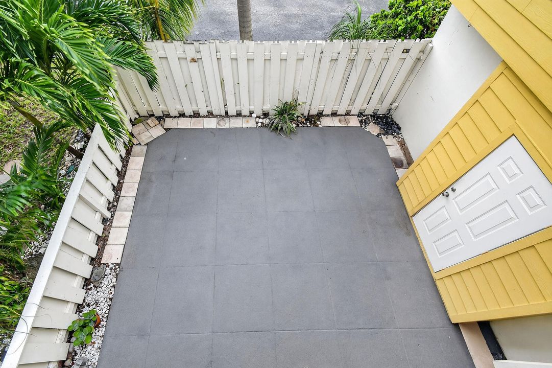 For Sale: $550,000 (2 beds, 2 baths, 1250 Square Feet)