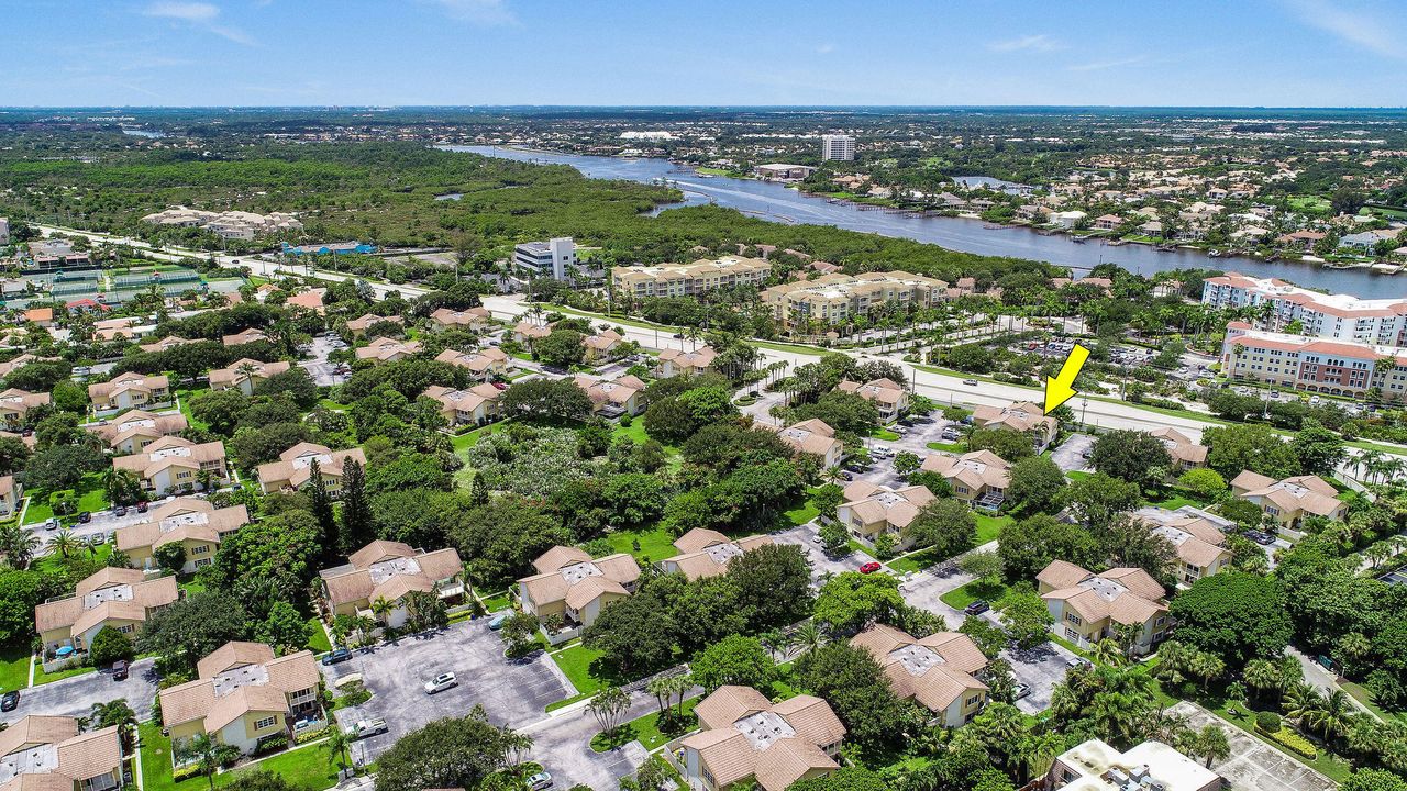 For Sale: $550,000 (2 beds, 2 baths, 1250 Square Feet)