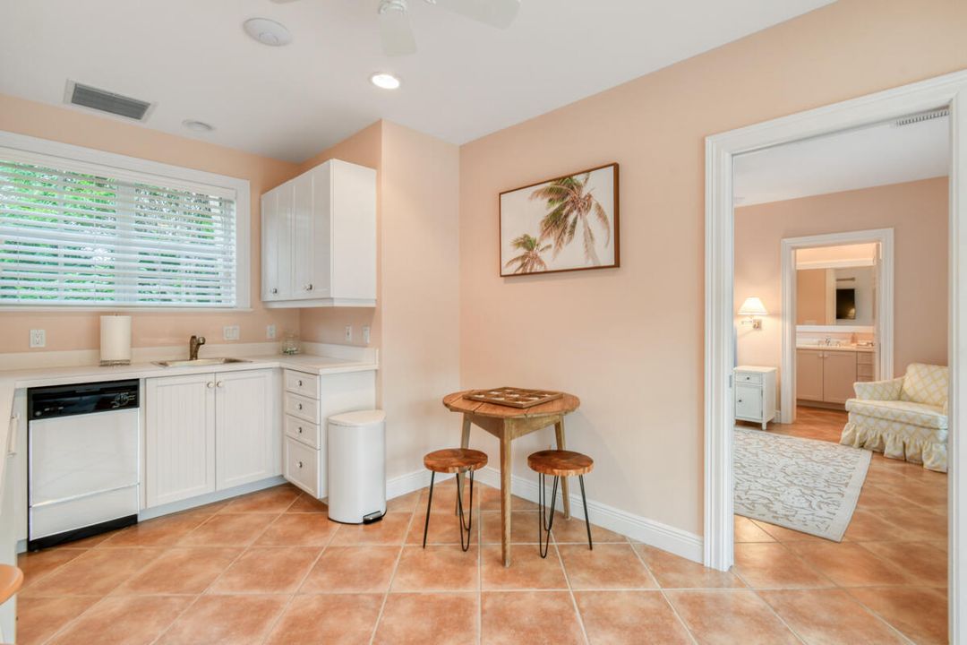 На продажу: $23,900,000 (6 спален, 6 ванн, 6341 Квадратных фут)