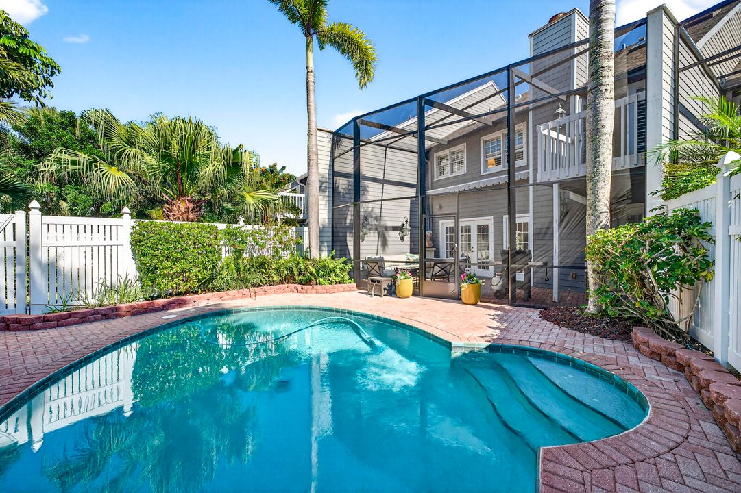 En Venta: $1,550,000 (3 camas, 3 baños, 1800 Pies cuadrados)