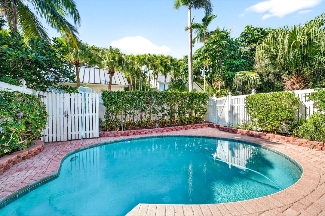 En Venta: $1,550,000 (3 camas, 3 baños, 1800 Pies cuadrados)