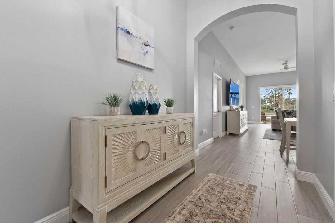 En Venta: $386,400 (4 camas, 2 baños, 1723 Pies cuadrados)