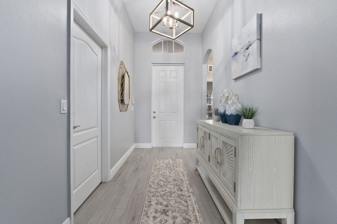 En Venta: $386,400 (4 camas, 2 baños, 1723 Pies cuadrados)