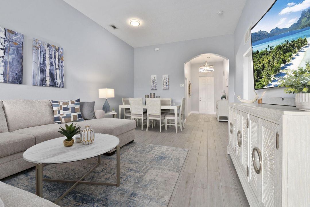 En Venta: $386,400 (4 camas, 2 baños, 1723 Pies cuadrados)