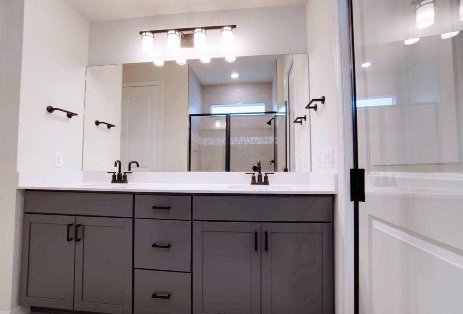 En Renta: $5,200 (5 camas, 4 baños, 3350 Pies cuadrados)