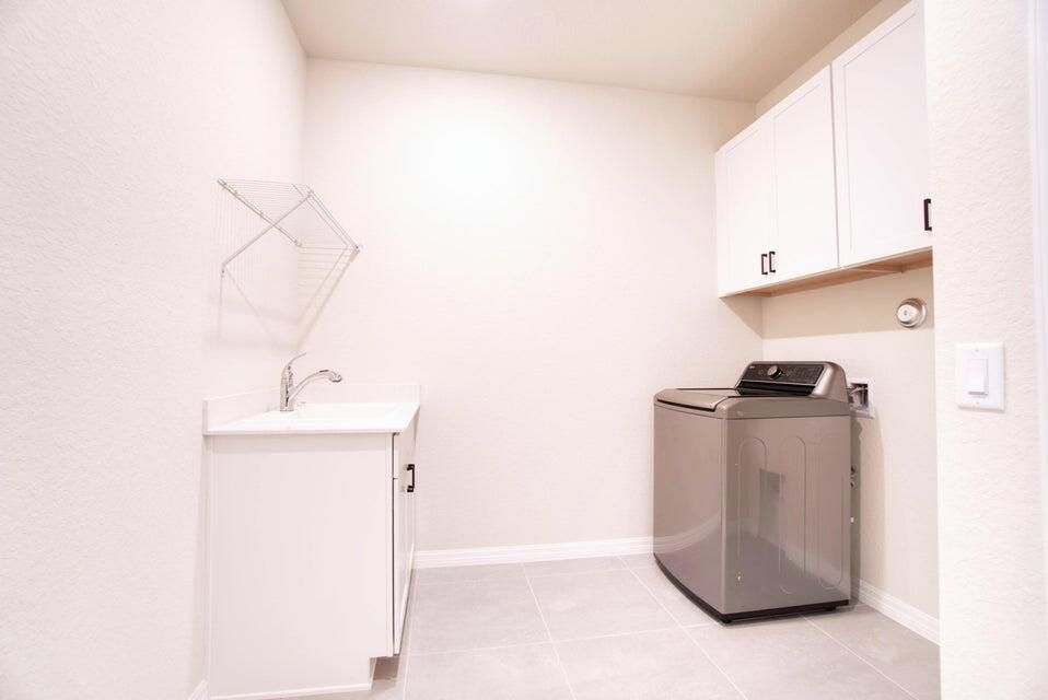 En Renta: $5,200 (5 camas, 4 baños, 3350 Pies cuadrados)