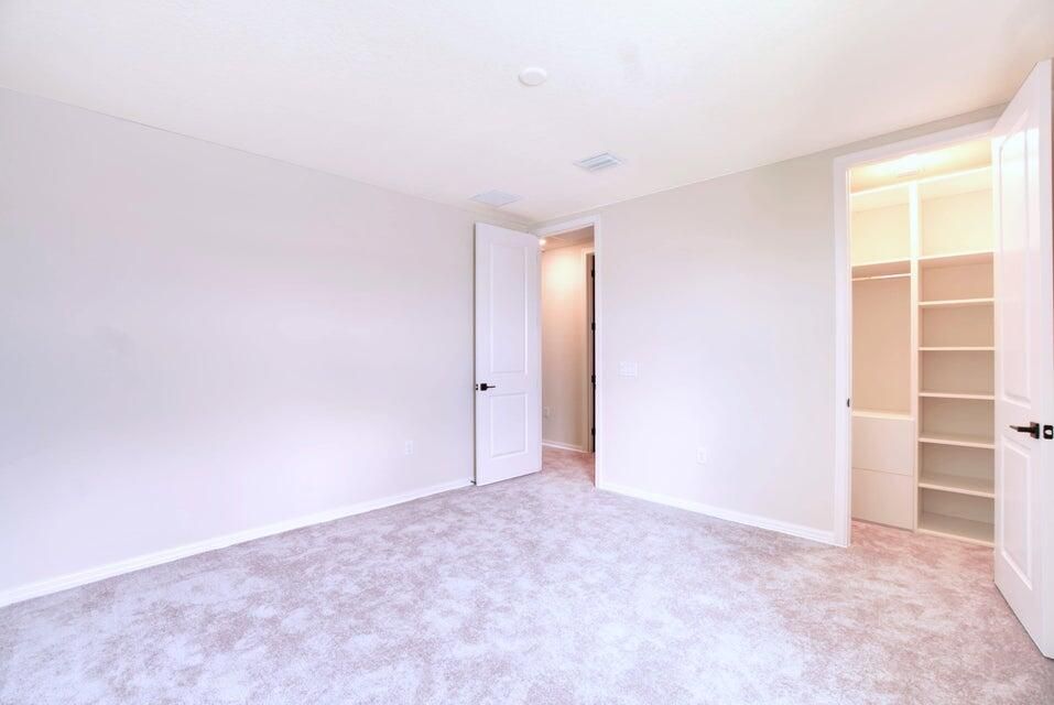 En Renta: $5,200 (5 camas, 4 baños, 3350 Pies cuadrados)