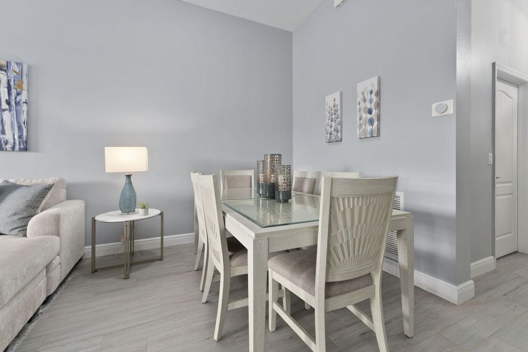 En Venta: $386,400 (4 camas, 2 baños, 1723 Pies cuadrados)