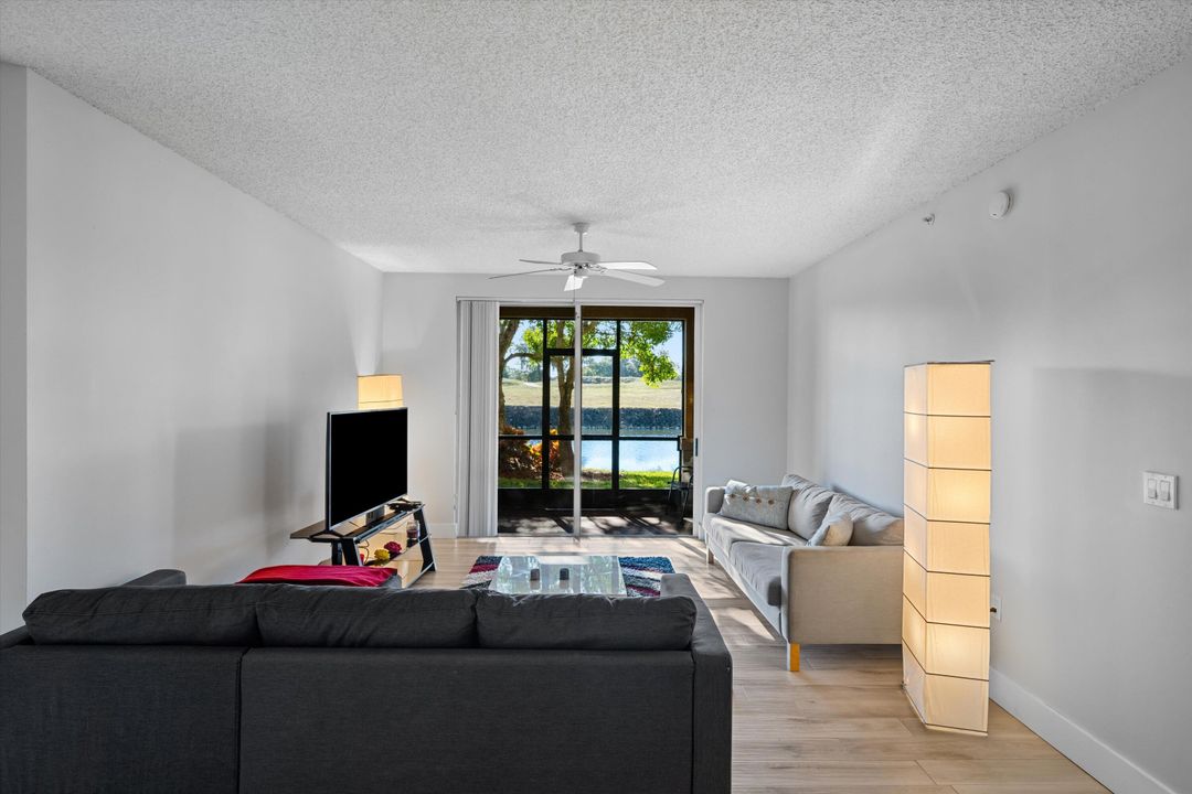 For Sale: $475,000 (3 beds, 2 baths, 1492 Square Feet)