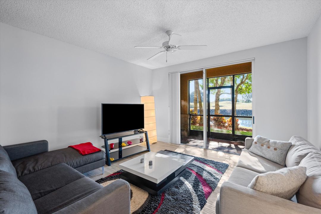 For Sale: $475,000 (3 beds, 2 baths, 1492 Square Feet)