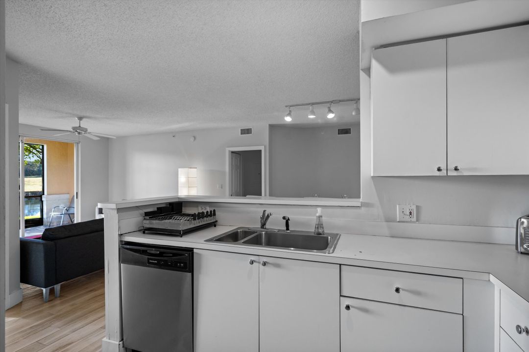 For Sale: $475,000 (3 beds, 2 baths, 1492 Square Feet)