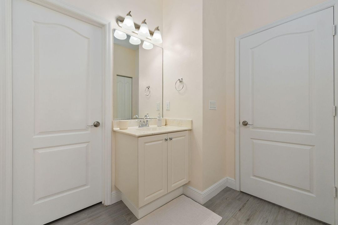 En Venta: $386,400 (4 camas, 2 baños, 1723 Pies cuadrados)