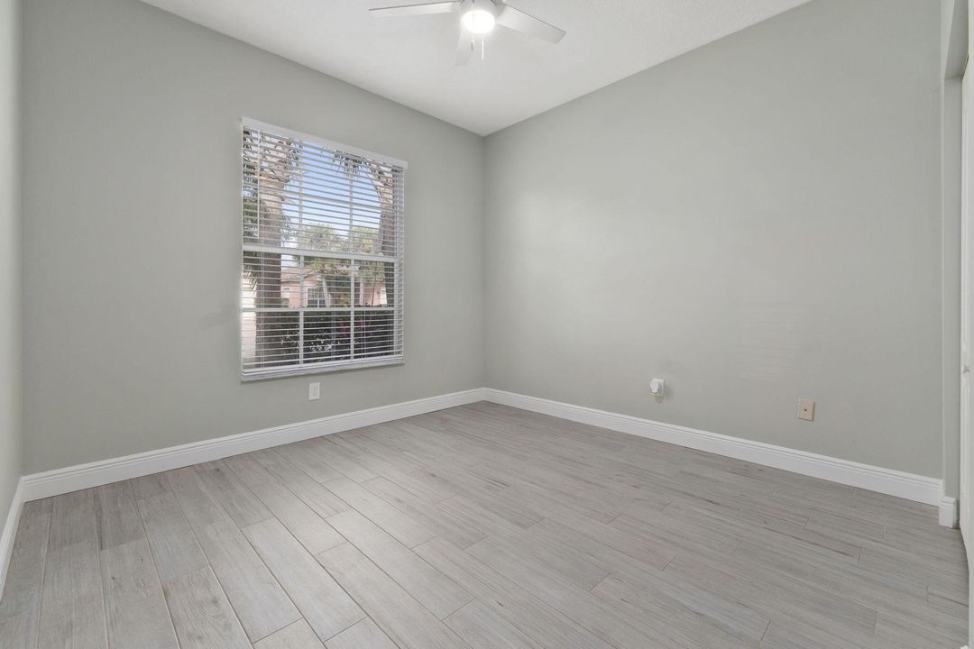 En Venta: $386,400 (4 camas, 2 baños, 1723 Pies cuadrados)