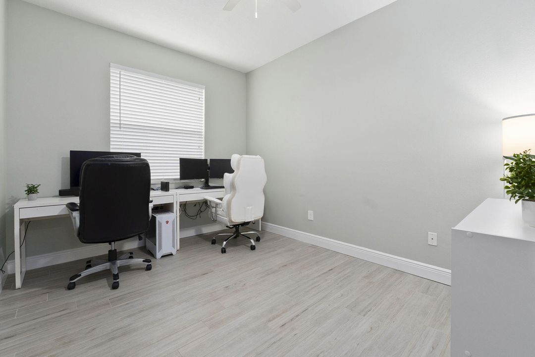 En Venta: $386,400 (4 camas, 2 baños, 1723 Pies cuadrados)