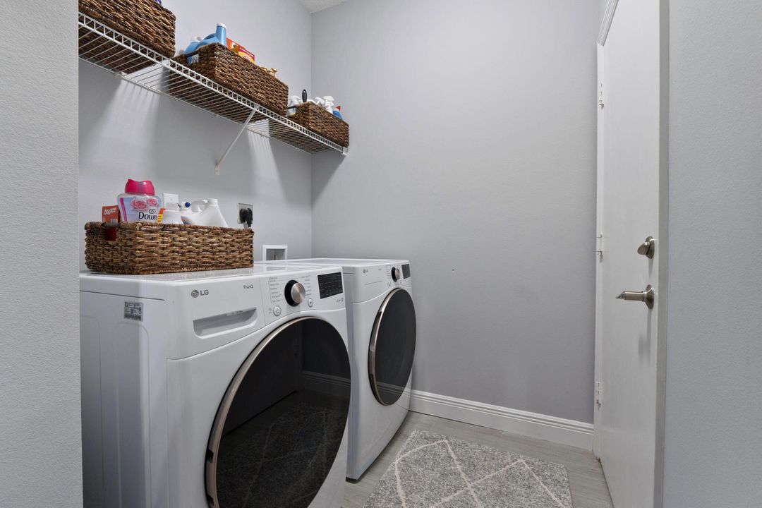 En Venta: $386,400 (4 camas, 2 baños, 1723 Pies cuadrados)