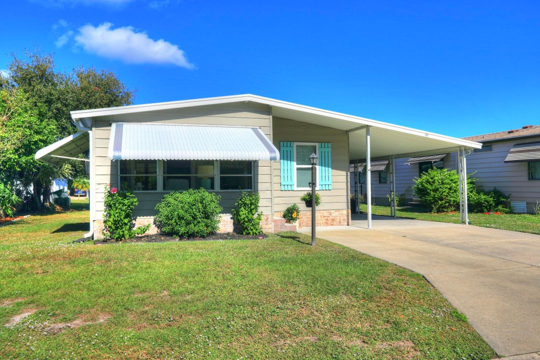 For Sale: $159,900 (2 beds, 2 baths, 864 Square Feet)