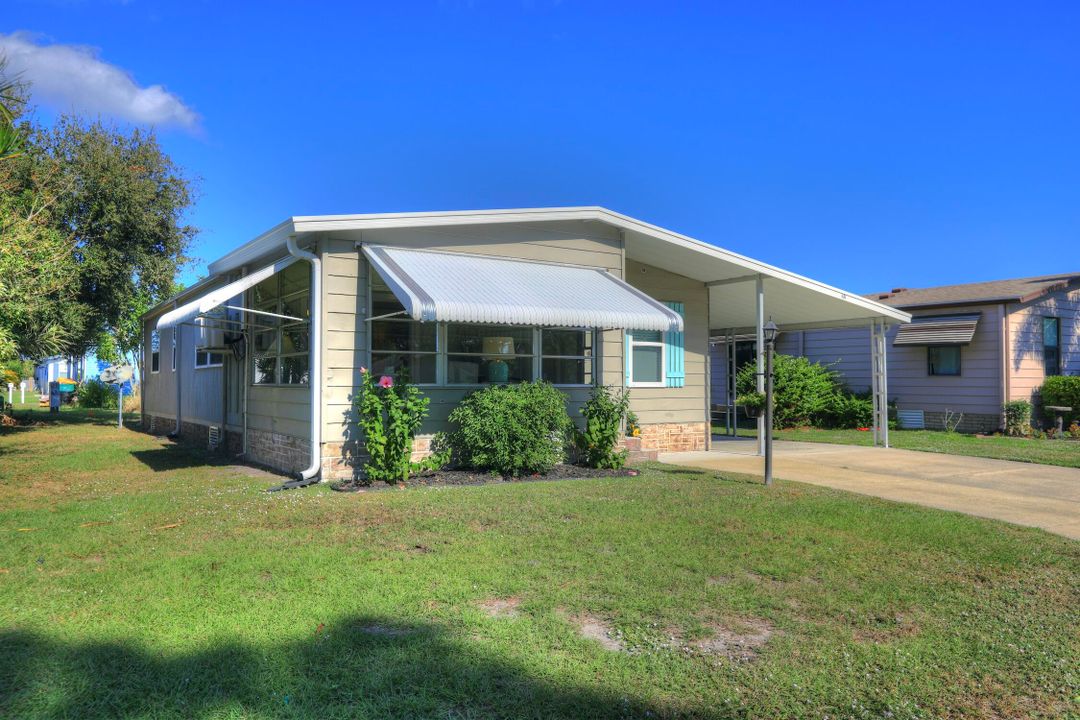 For Sale: $159,900 (2 beds, 2 baths, 864 Square Feet)