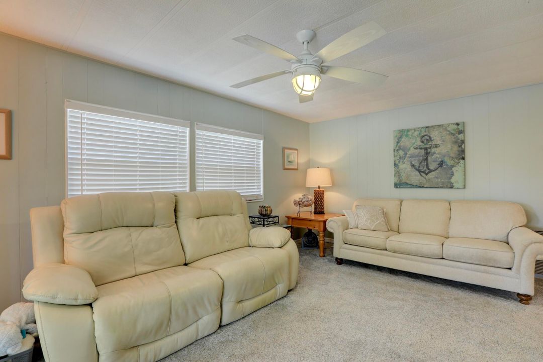 For Sale: $159,900 (2 beds, 2 baths, 864 Square Feet)