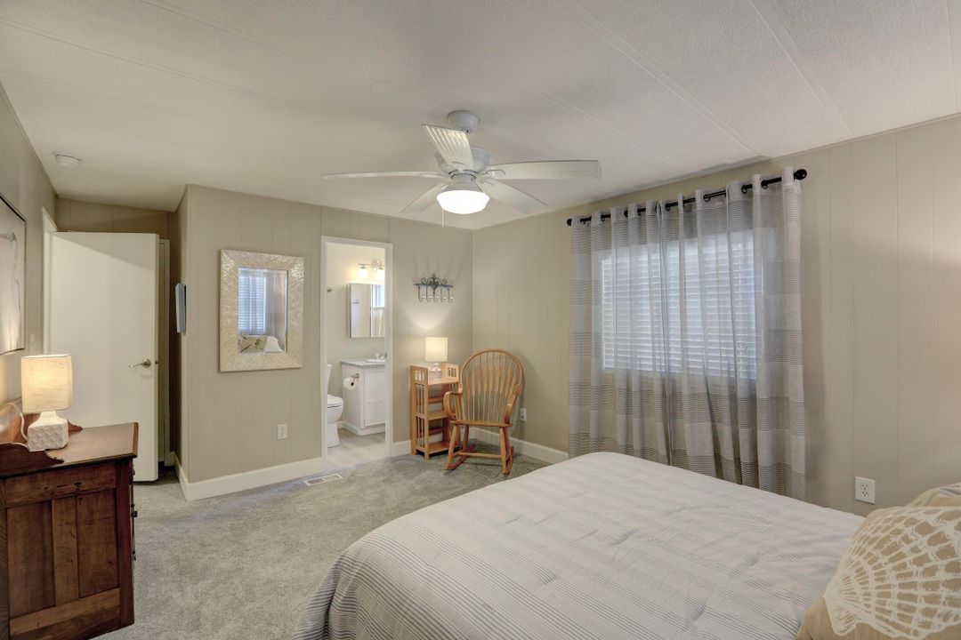 For Sale: $159,900 (2 beds, 2 baths, 864 Square Feet)