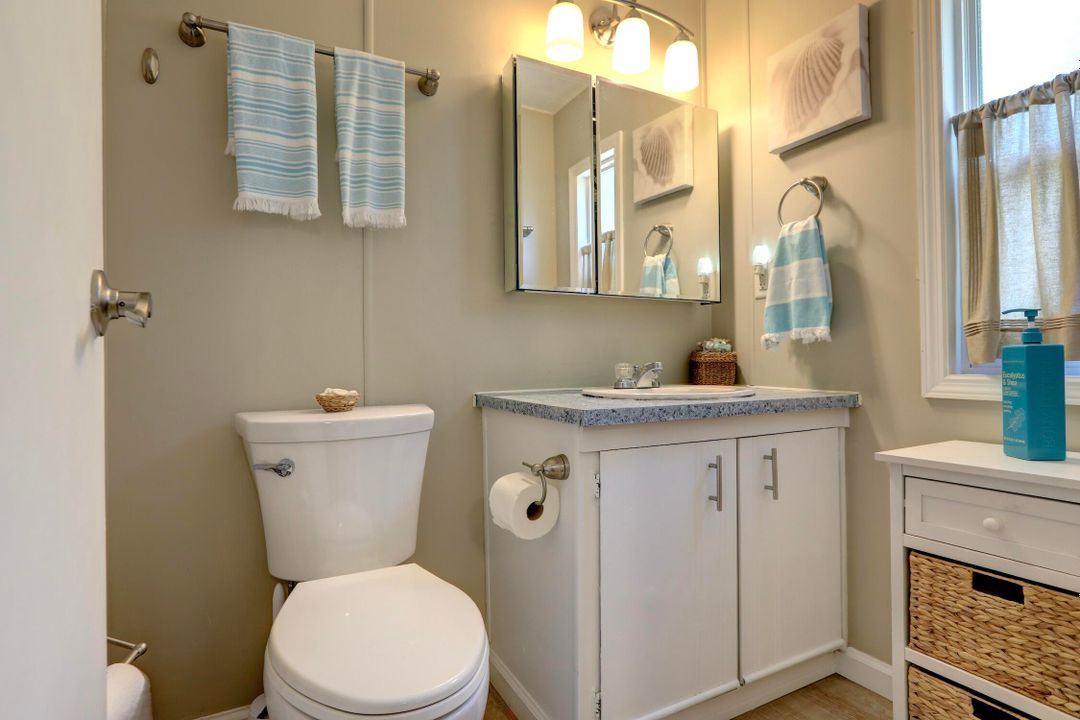 For Sale: $159,900 (2 beds, 2 baths, 864 Square Feet)