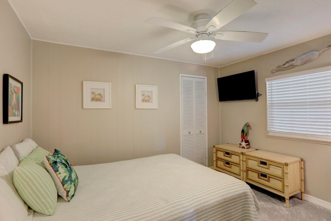 For Sale: $159,900 (2 beds, 2 baths, 864 Square Feet)