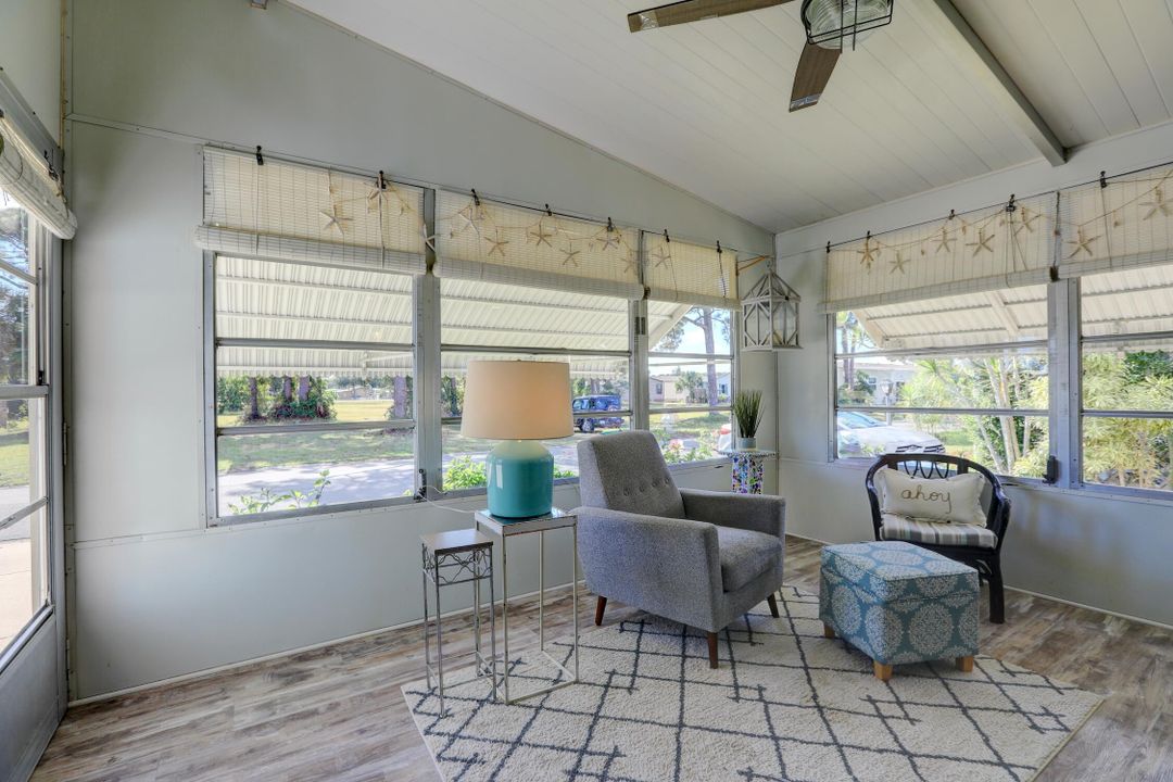 For Sale: $159,900 (2 beds, 2 baths, 864 Square Feet)