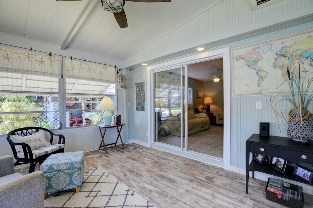 For Sale: $159,900 (2 beds, 2 baths, 864 Square Feet)