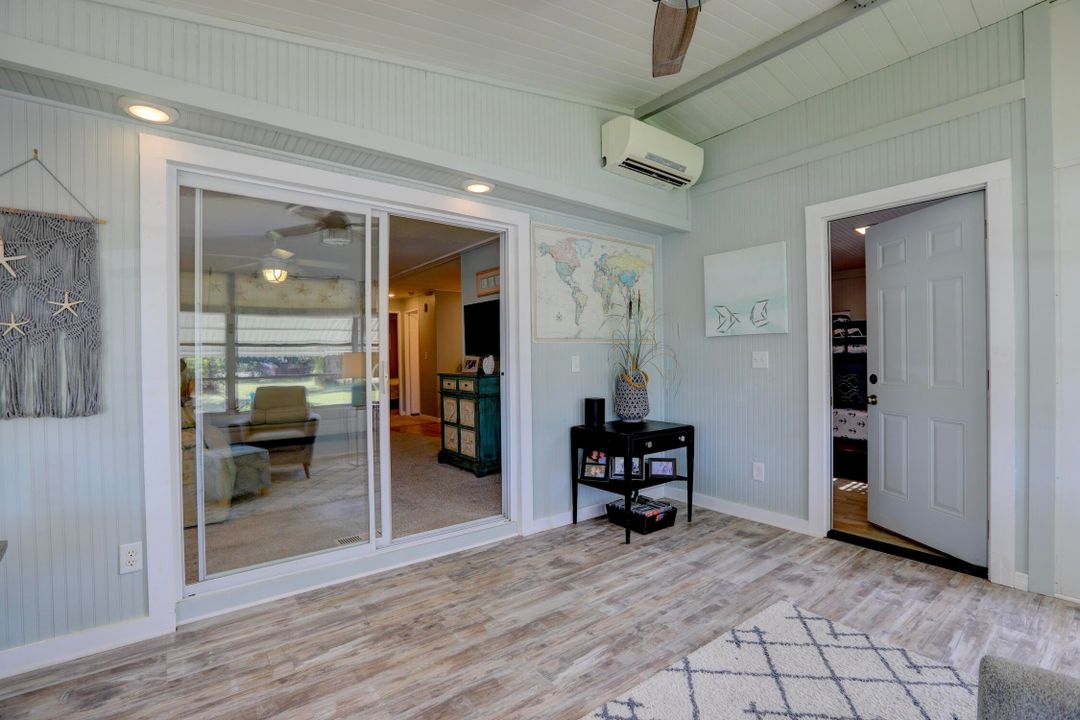 For Sale: $159,900 (2 beds, 2 baths, 864 Square Feet)