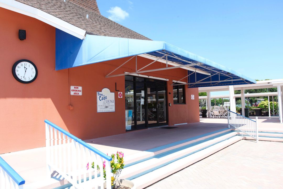 For Sale: $159,900 (2 beds, 2 baths, 864 Square Feet)