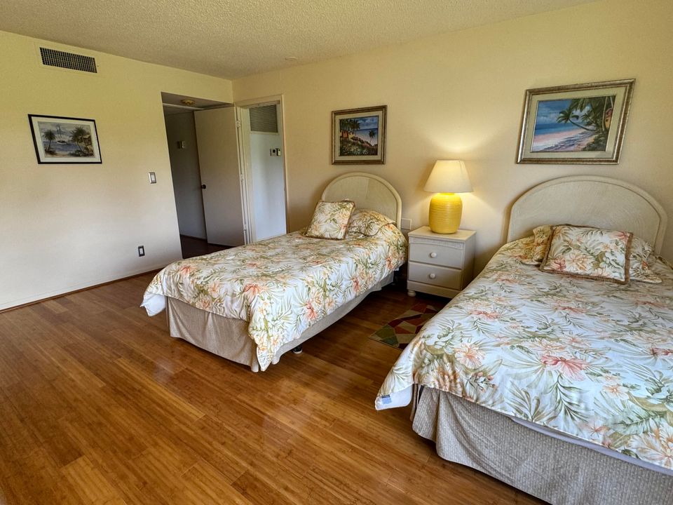 For Sale: $339,000 (2 beds, 2 baths, 1229 Square Feet)