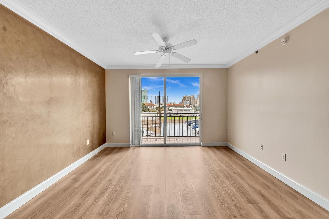 待售: $239,000 (1 贝兹, 1 浴室, 696 平方英尺)