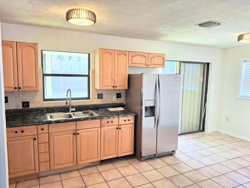 待售: $399,900 (3 贝兹, 2 浴室, 1125 平方英尺)