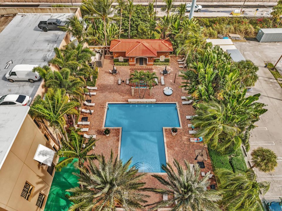 待售: $239,000 (1 贝兹, 1 浴室, 696 平方英尺)