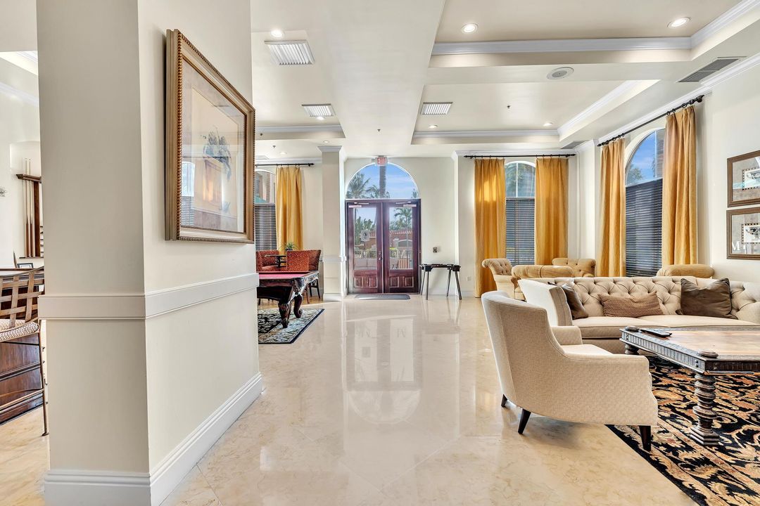 待售: $239,000 (1 贝兹, 1 浴室, 696 平方英尺)